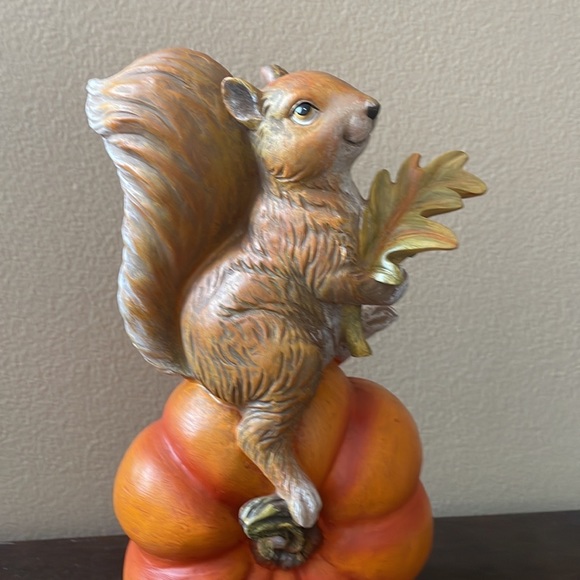 Fall Home Decor Pumpkin Figurine Squirrel Tabletop New - Picture 4 of 6